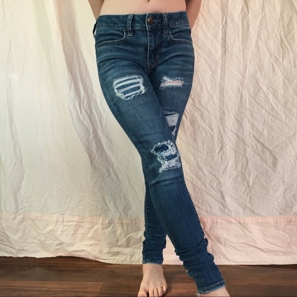 American Eagle Distressed Low Waisted Size 2 Jeggings Skinny Jeans Medium Wash - Picture 1 of 14